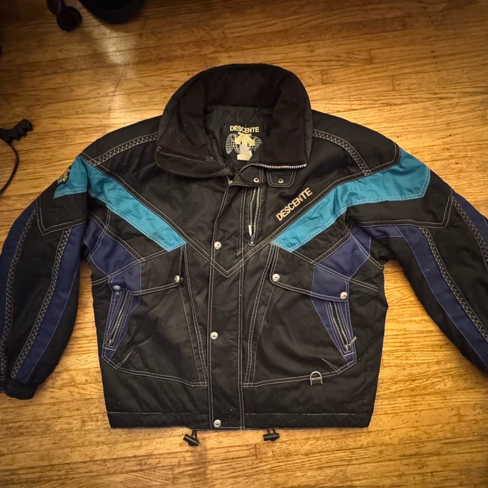Descente Black Ski & Snowboard Jacket with Teal Accents